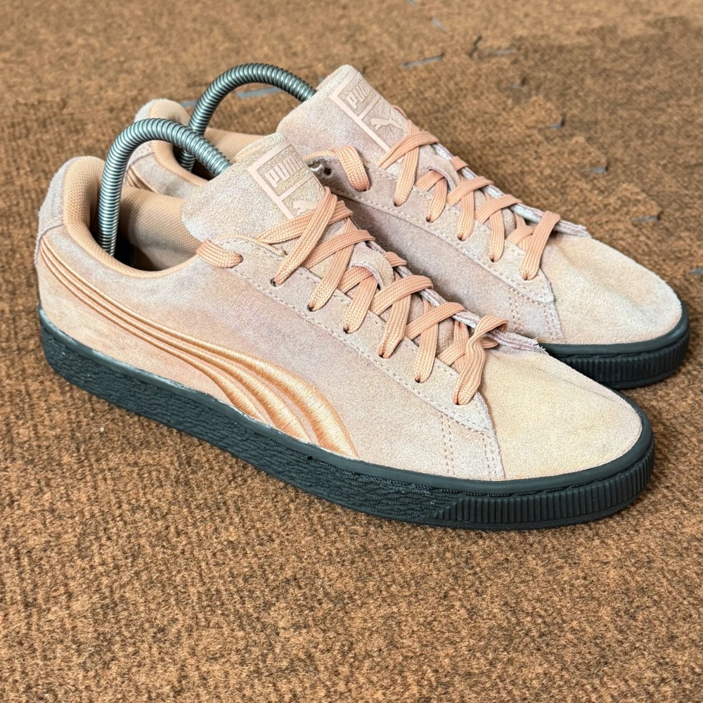Puma Suede Platform Mens 9 Peach Pink rose Black Sole Sneakers 366491-01 clean